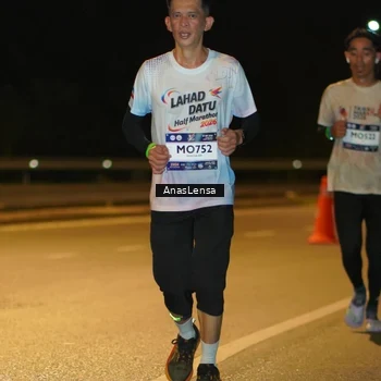 Runner Photo 7690935
