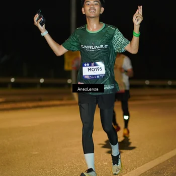 Runner Photo 7690938
