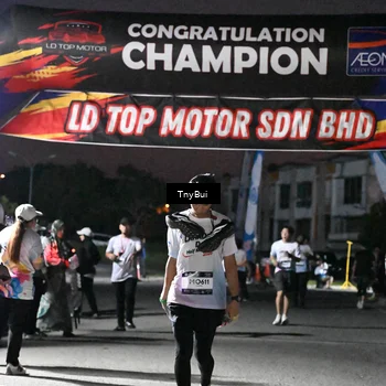 Runner Photo 7691476