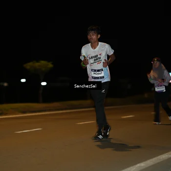 Runner Photo 7692128