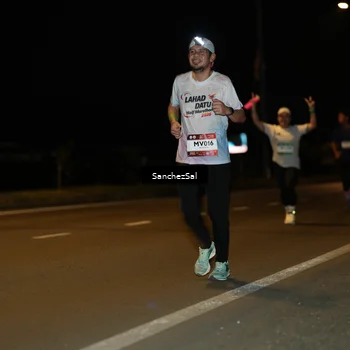 Runner Photo 7692189