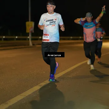 Runner Photo 7692579