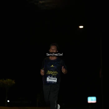 Runner Photo 7692604
