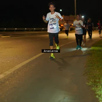 Runner Photo 7692671