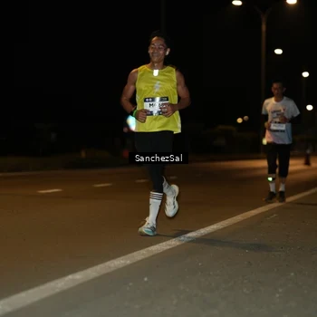 Runner Photo 7692695