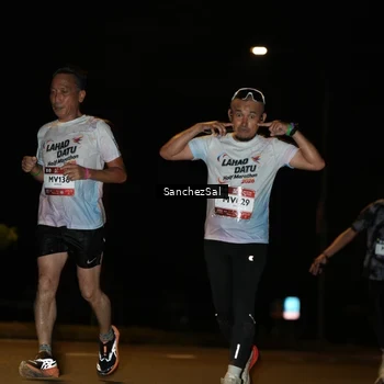 Runner Photo 7692754