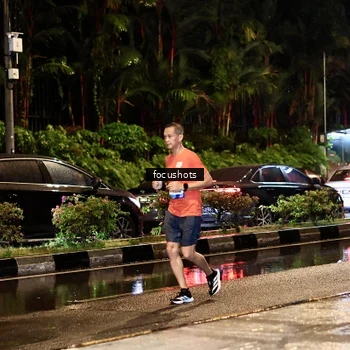 Runner Photo 7692781