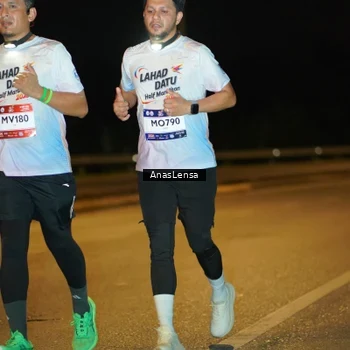 Runner Photo 7692975