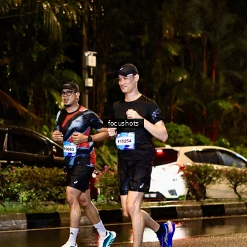 Runner Photo 7693337