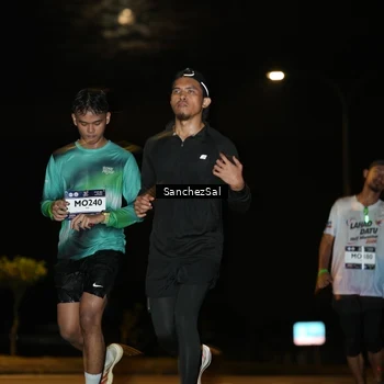 Runner Photo 7693404