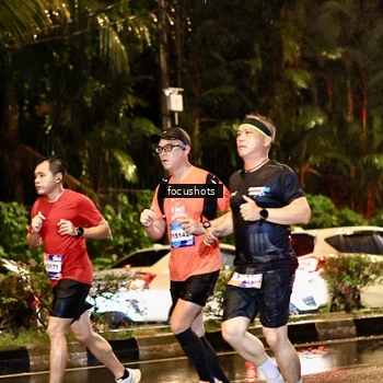 Runner Photo 7693475