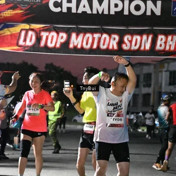 Runner Photo 7693513