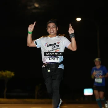 Runner Photo 7693530