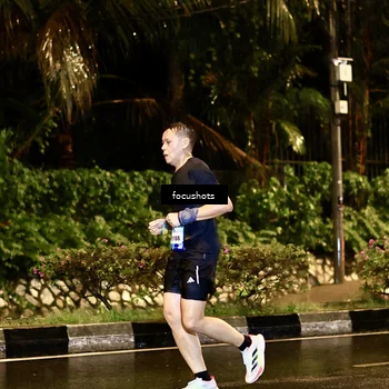 Runner Photo 7693664