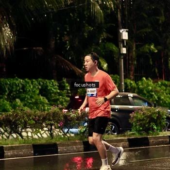 Runner Photo 7693678
