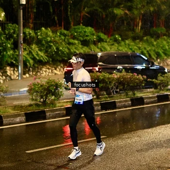 Runner Photo 7693981