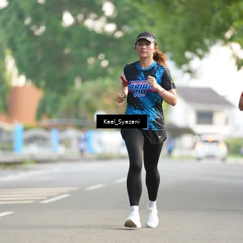 Runner Photo 7694059