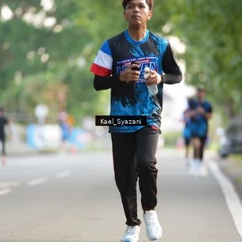 Runner Photo 7694535