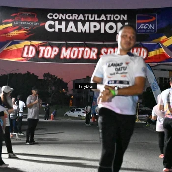 Runner Photo 7694625