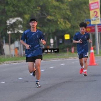 Runner Photo 7694673