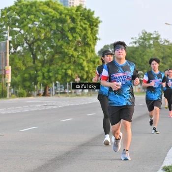 Runner Photo 7694963