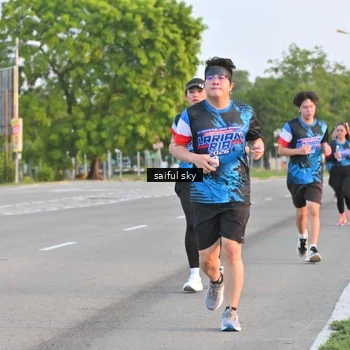 Runner Photo 7694968