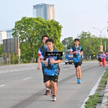 Runner Photo 7695075
