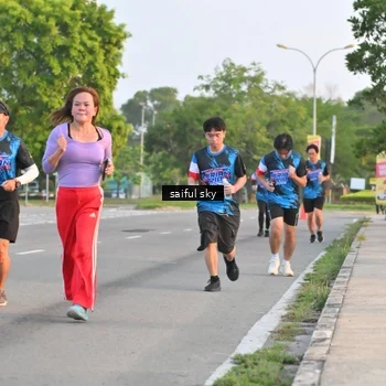 Runner Photo 7695091