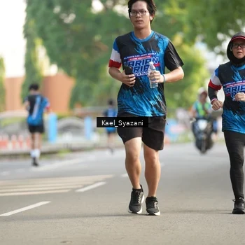 Runner Photo 7695179