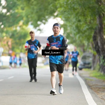 Runner Photo 7695635