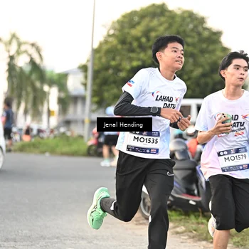 Runner Photo 7696104