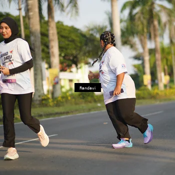 Runner Photo 7696156
