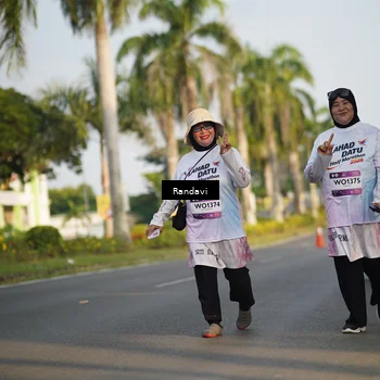 Runner Photo 7696159