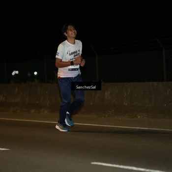 Runner Photo 7696213