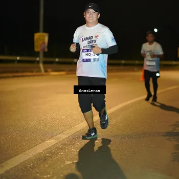 Runner Photo 7696215
