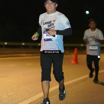 Runner Photo 7696229