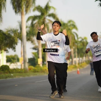 Runner Photo 7696392