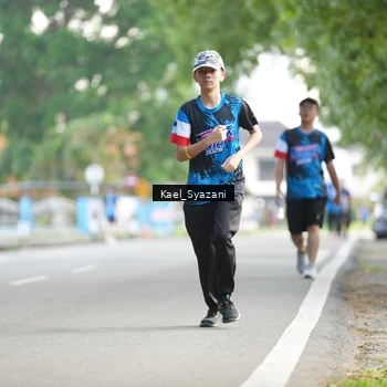 Runner Photo 7696488