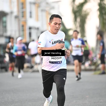 Runner Photo 7696493