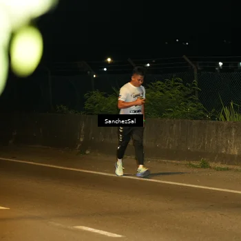 Runner Photo 7696706