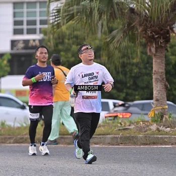 Runner Photo 7696747