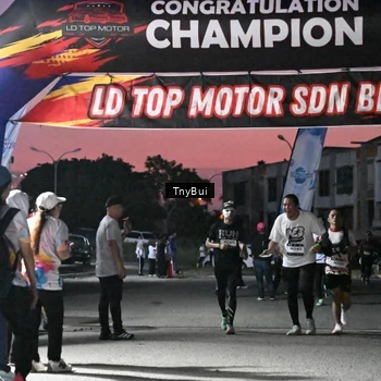 Runner Photo 7696758