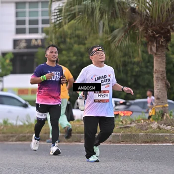 Runner Photo 7696760
