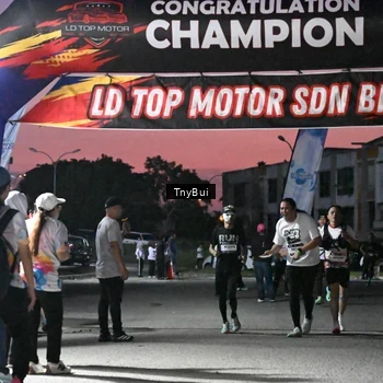 Runner Photo 7696796
