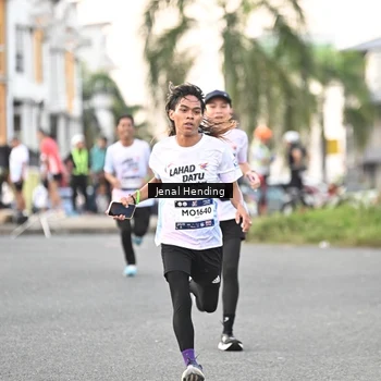 Runner Photo 7696816