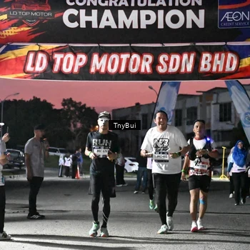 Runner Photo 7696879