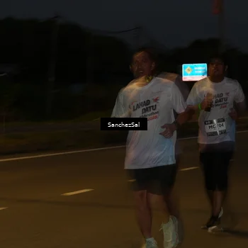 Runner Photo 7697870