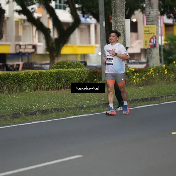 Runner Photo 7697926