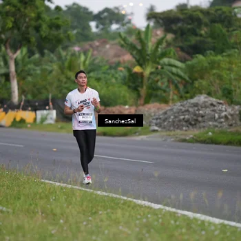 Runner Photo 7697937