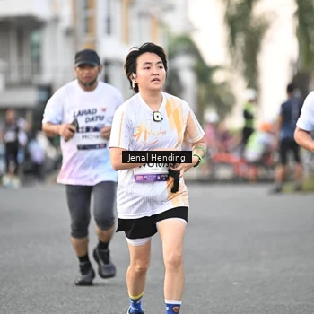 Runner Photo 7698004